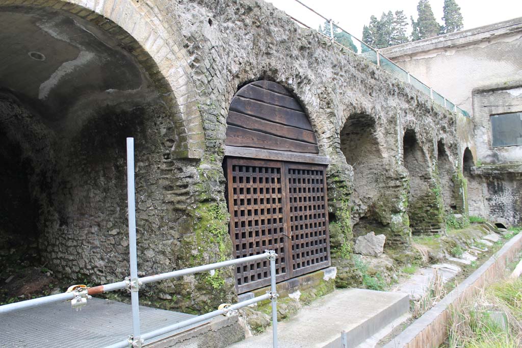 Beachfront, Herculaneum, March 2014. Looking east from steps, along the line of boatsheds.
Foto Annette Haug, ERC Grant 681269 DÉCOR